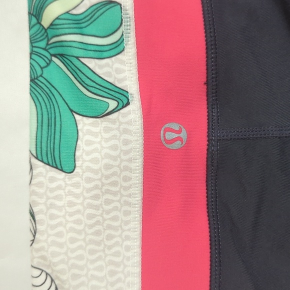 Lululemon Groove Crop, Color Gray/Pink/White Size 8 - Picture 9 of 15